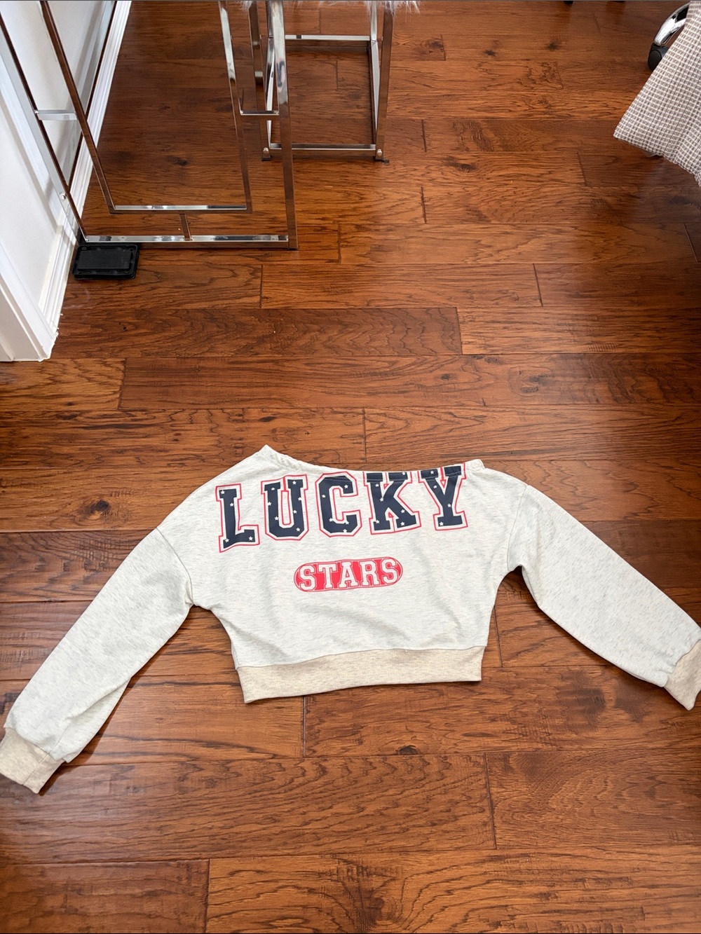 Off the shoulder lucky Stars Cropped Crewneck Sweatshirt - Light Gray